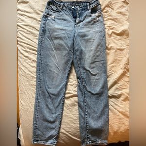 American Eagle Curvy Mom Jeans Distressed Light Denim Size 6